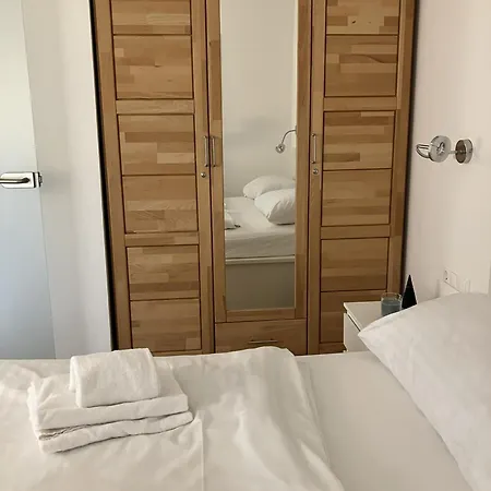 Aaa Apartman *